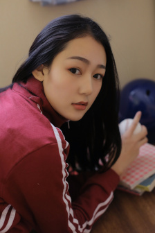 小SAO货撅起屁股扒开GIF动图